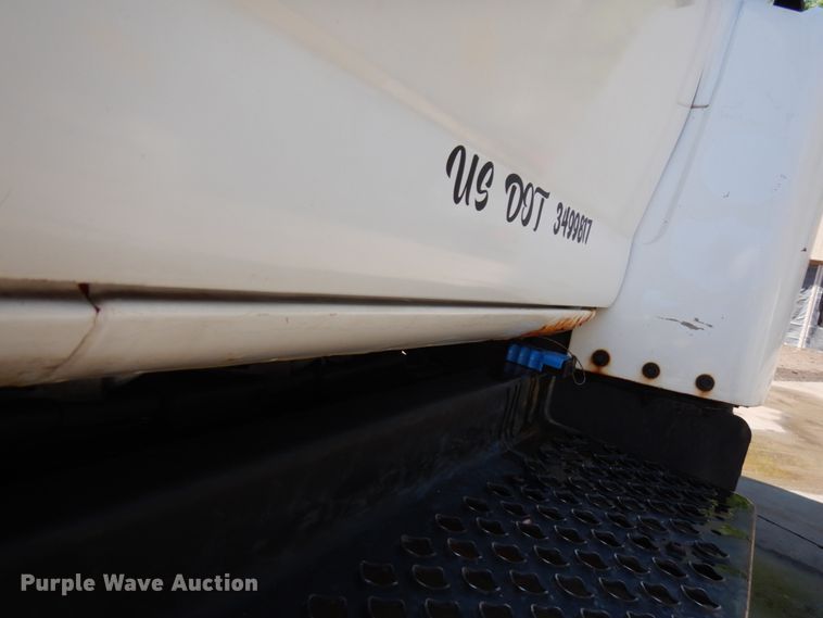 image for item IT9413 2003 Chevrolet C4500  tow truck