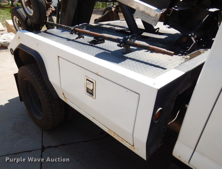 image for item IT9413 2003 Chevrolet C4500  tow truck