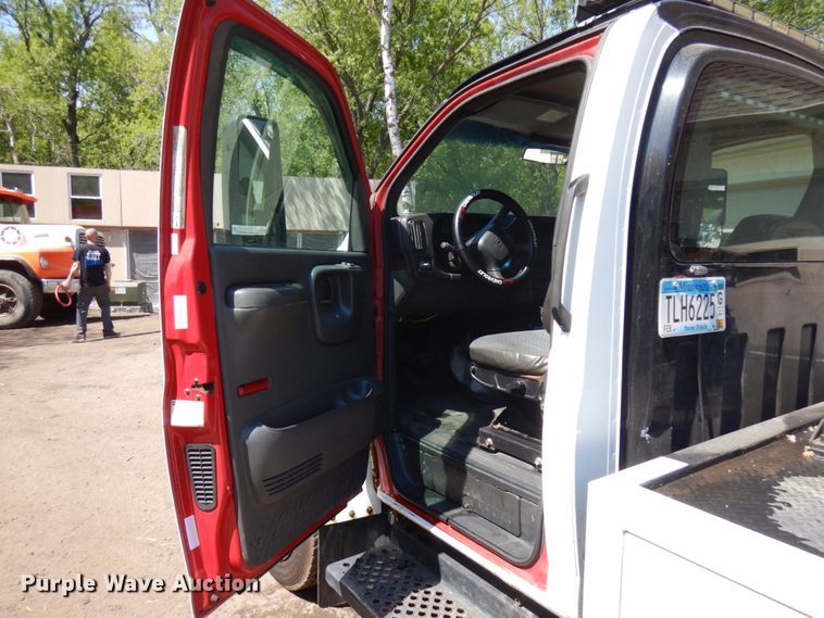 image for item IT9413 2003 Chevrolet C4500  tow truck