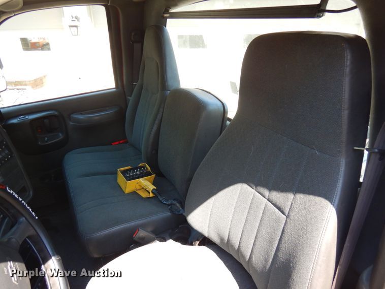 image for item IT9413 2003 Chevrolet C4500  tow truck