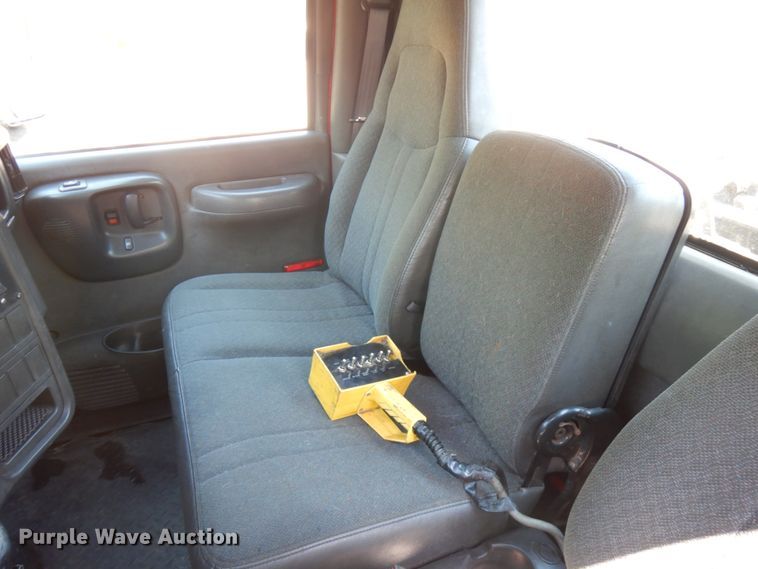 image for item IT9413 2003 Chevrolet C4500  tow truck