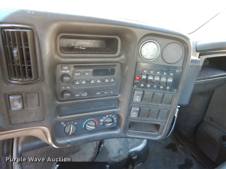 image for item IT9413 2003 Chevrolet C4500  tow truck