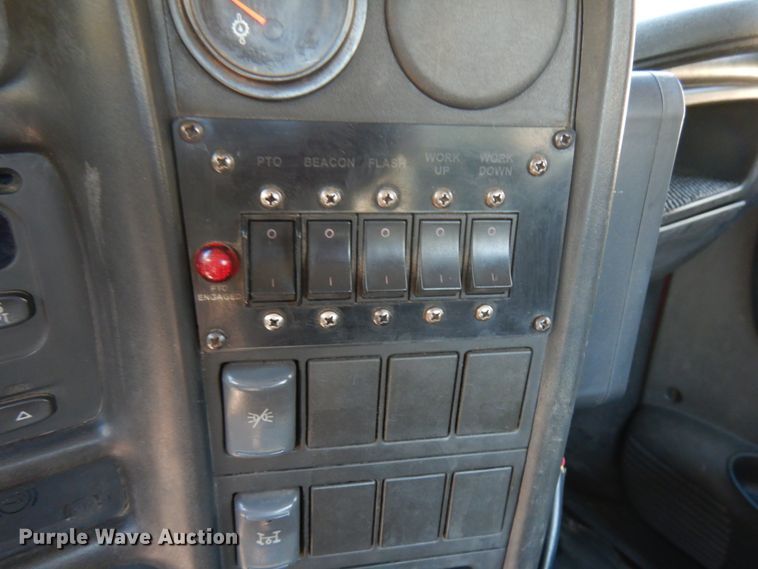 image for item IT9413 2003 Chevrolet C4500  tow truck