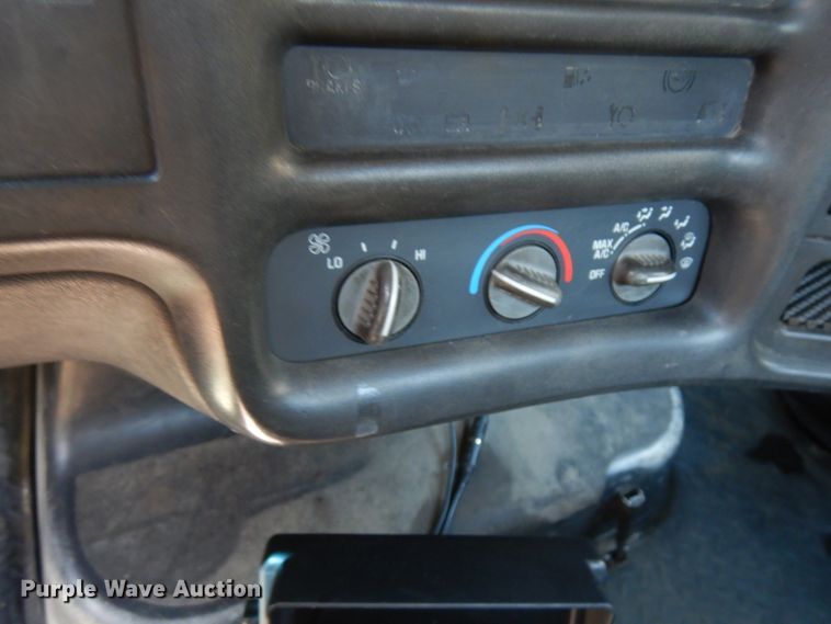 image for item IT9413 2003 Chevrolet C4500  tow truck