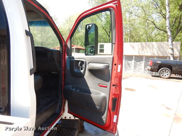 image for item IT9413 2003 Chevrolet C4500  tow truck