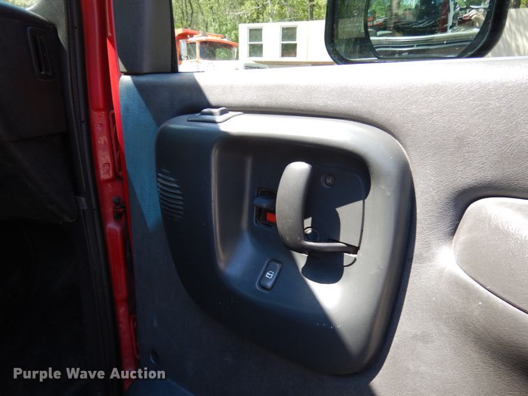 image for item IT9413 2003 Chevrolet C4500  tow truck