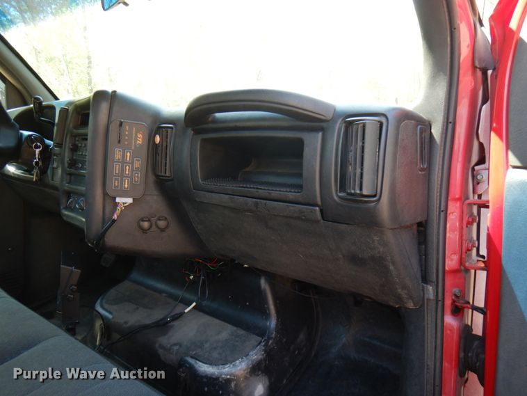 image for item IT9413 2003 Chevrolet C4500  tow truck