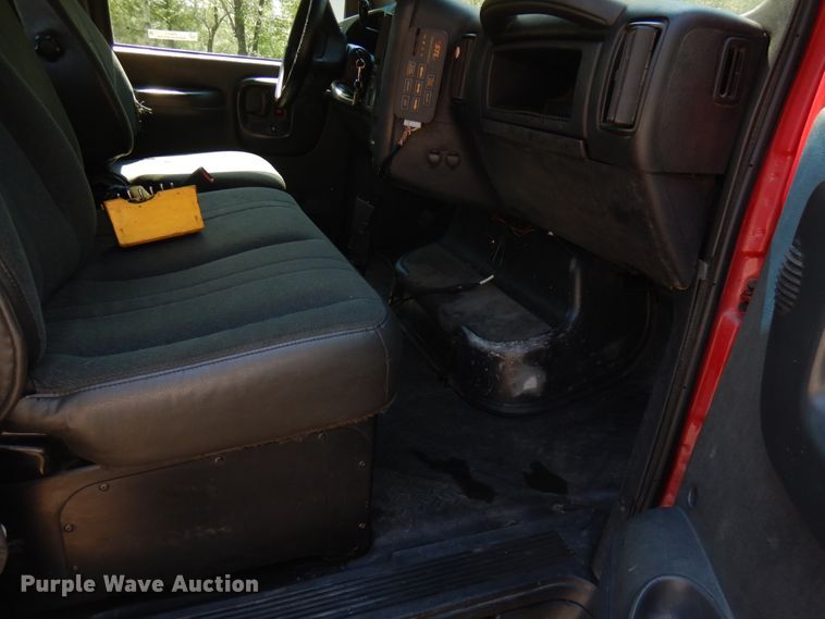 image for item IT9413 2003 Chevrolet C4500  tow truck