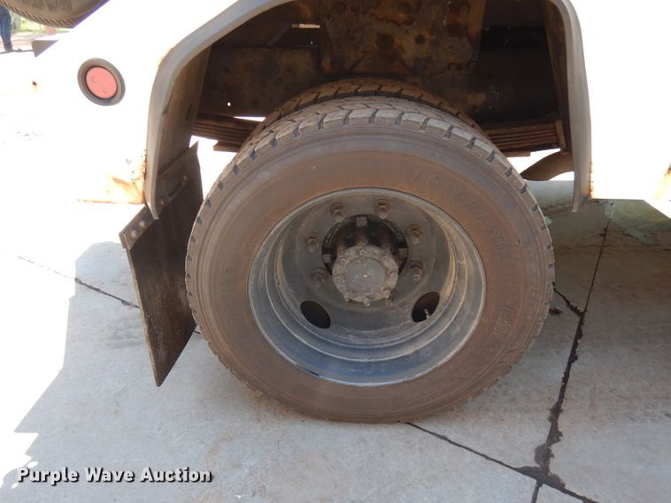 image for item IT9413 2003 Chevrolet C4500  tow truck