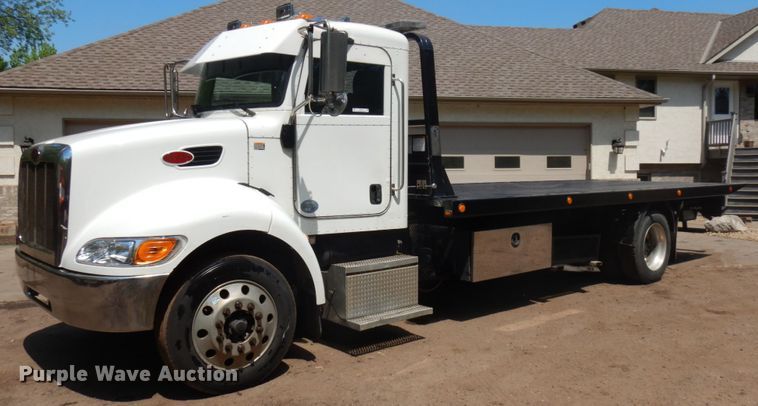 image for item IT9414 2014 Peterbilt 337  rollback truck