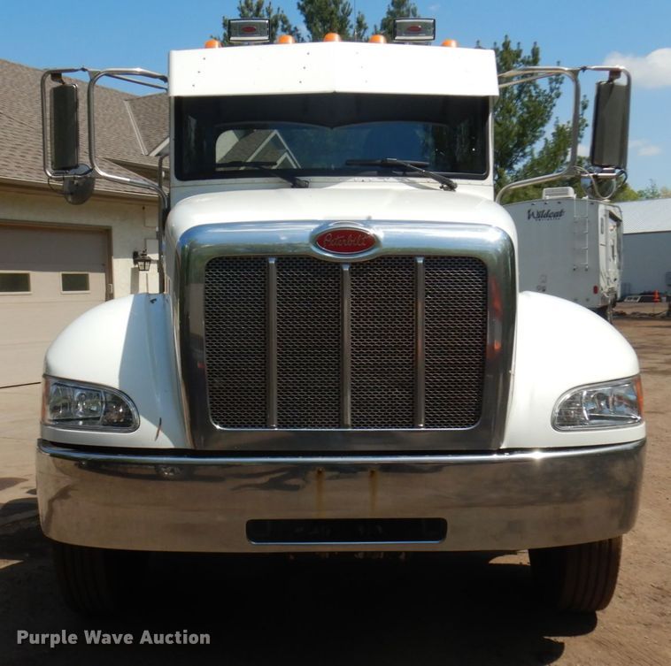 image for item IT9414 2014 Peterbilt 337  rollback truck