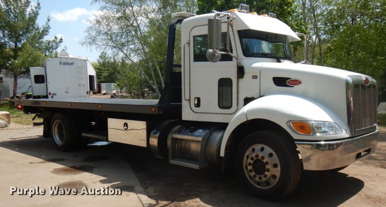 image for item IT9414 2014 Peterbilt 337  rollback truck