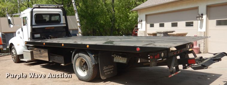 image for item IT9414 2014 Peterbilt 337  rollback truck