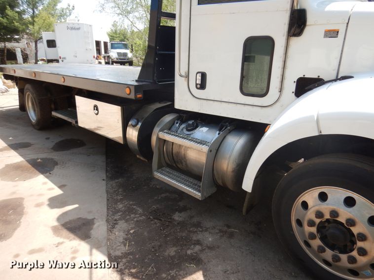 image for item IT9414 2014 Peterbilt 337  rollback truck