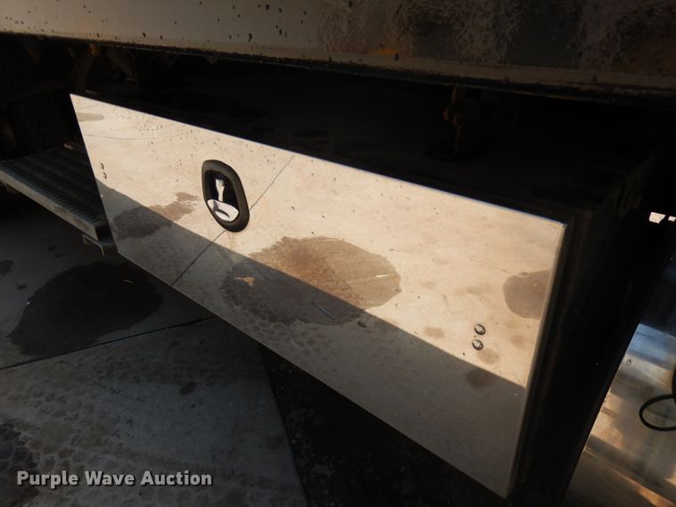 image for item IT9414 2014 Peterbilt 337  rollback truck