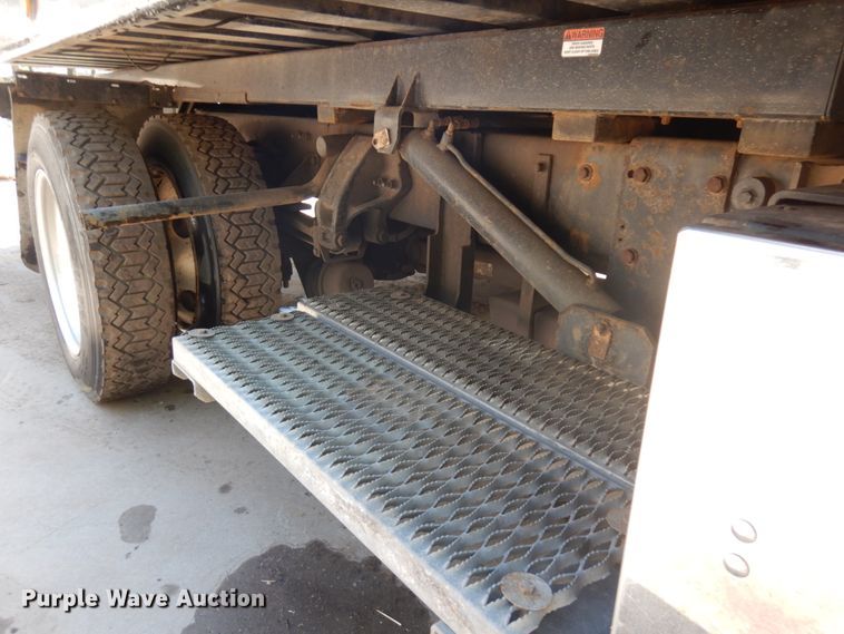 image for item IT9414 2014 Peterbilt 337  rollback truck