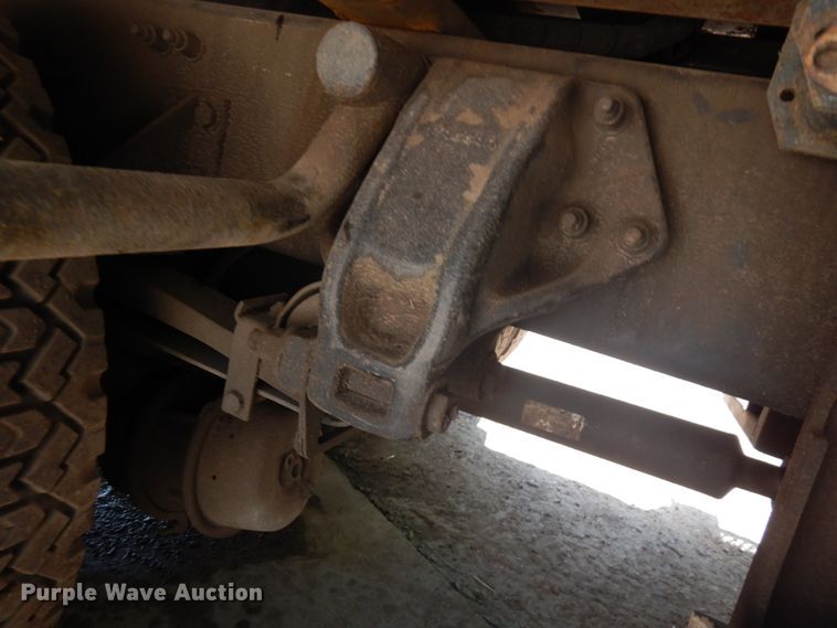 image for item IT9414 2014 Peterbilt 337  rollback truck