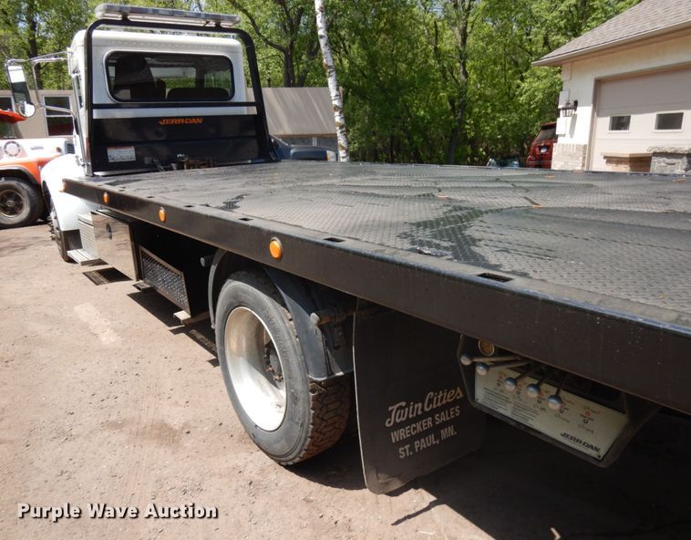 image for item IT9414 2014 Peterbilt 337  rollback truck