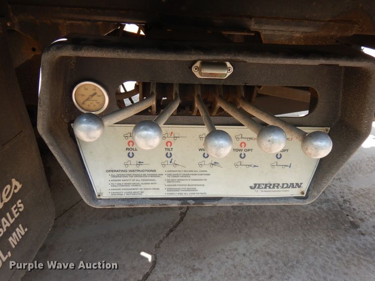 image for item IT9414 2014 Peterbilt 337  rollback truck