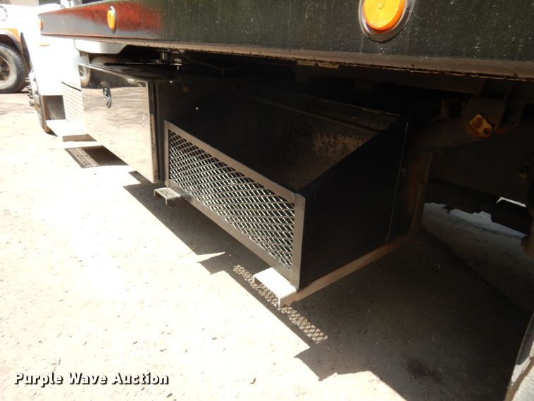 image for item IT9414 2014 Peterbilt 337  rollback truck