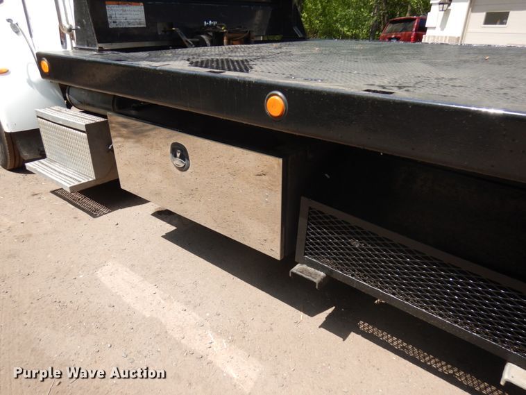 image for item IT9414 2014 Peterbilt 337  rollback truck