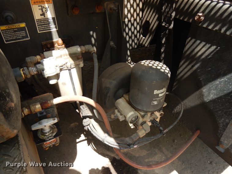 image for item IT9414 2014 Peterbilt 337  rollback truck