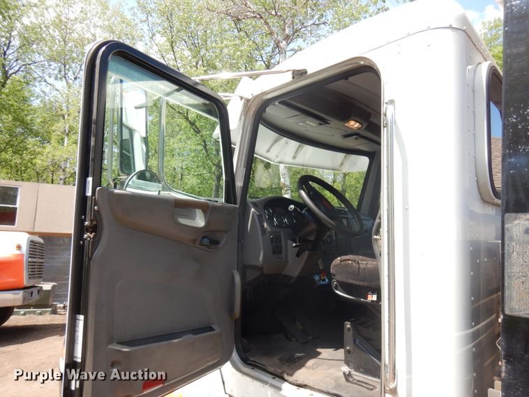 image for item IT9414 2014 Peterbilt 337  rollback truck