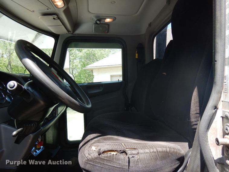 image for item IT9414 2014 Peterbilt 337  rollback truck