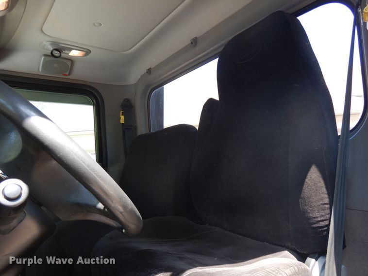 image for item IT9414 2014 Peterbilt 337  rollback truck