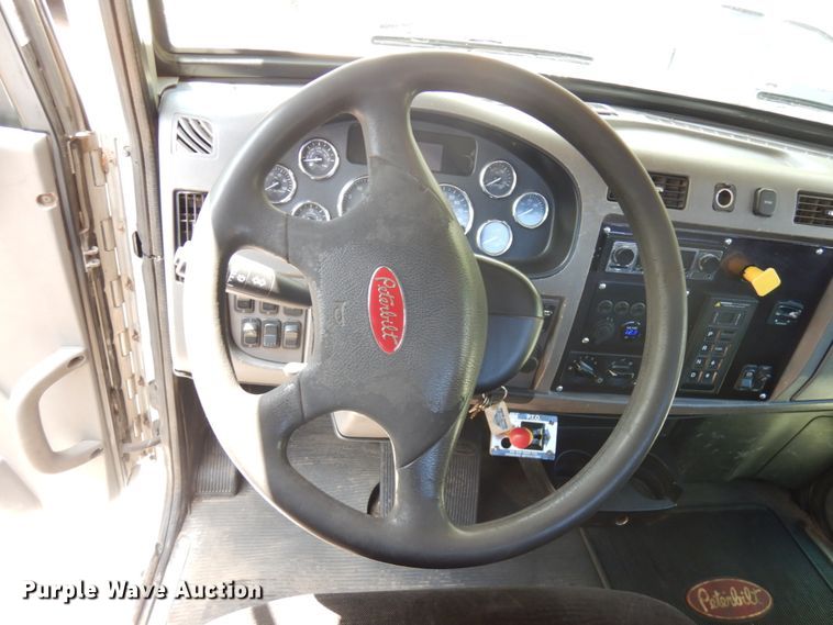 image for item IT9414 2014 Peterbilt 337  rollback truck