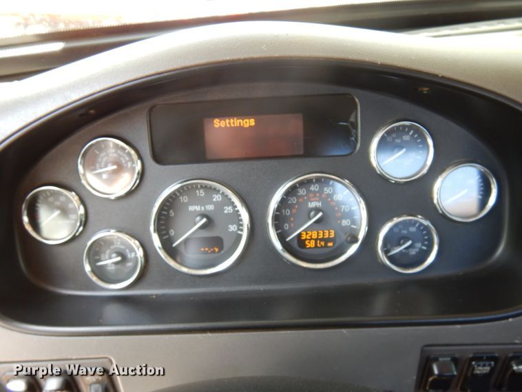 image for item IT9414 2014 Peterbilt 337  rollback truck