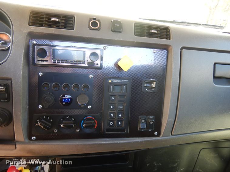 image for item IT9414 2014 Peterbilt 337  rollback truck