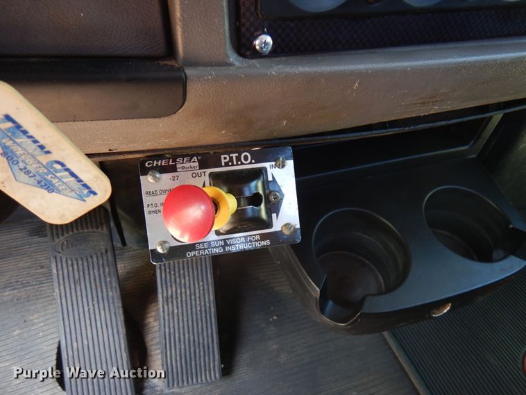 image for item IT9414 2014 Peterbilt 337  rollback truck