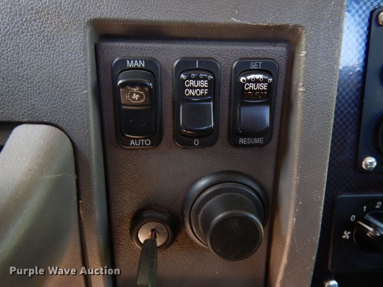 image for item IT9414 2014 Peterbilt 337  rollback truck