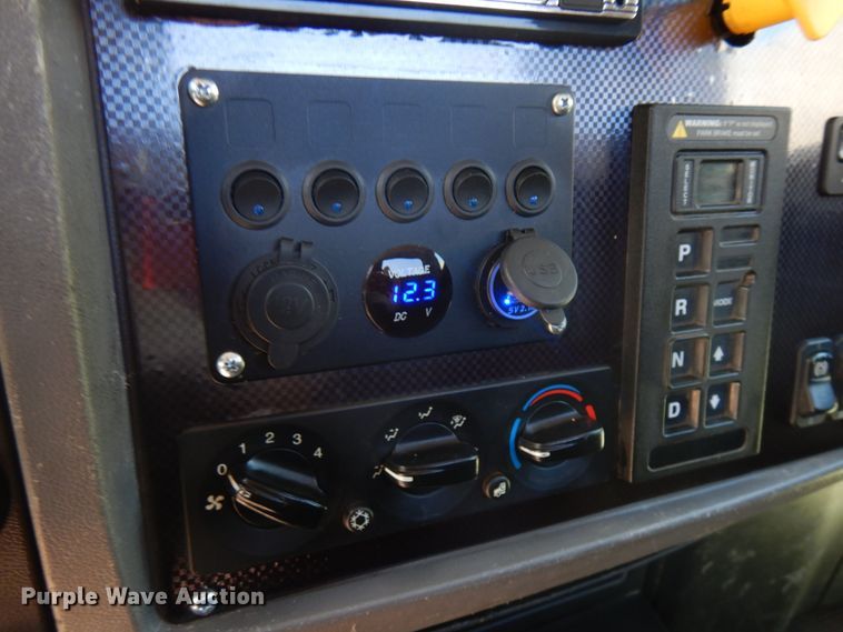 image for item IT9414 2014 Peterbilt 337  rollback truck