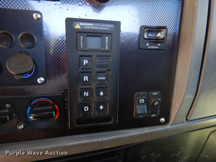 image for item IT9414 2014 Peterbilt 337  rollback truck