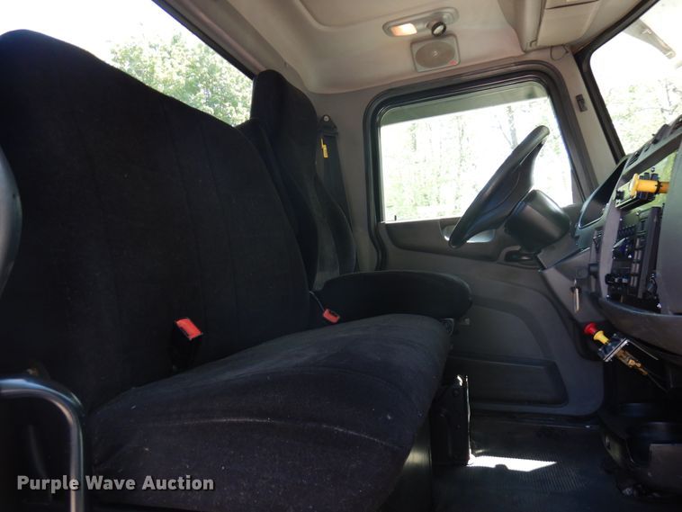 image for item IT9414 2014 Peterbilt 337  rollback truck