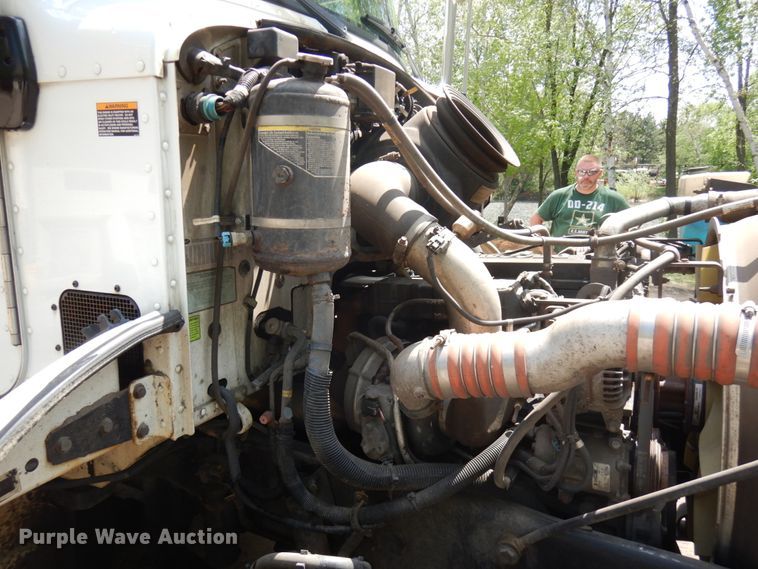 image for item IT9414 2014 Peterbilt 337  rollback truck