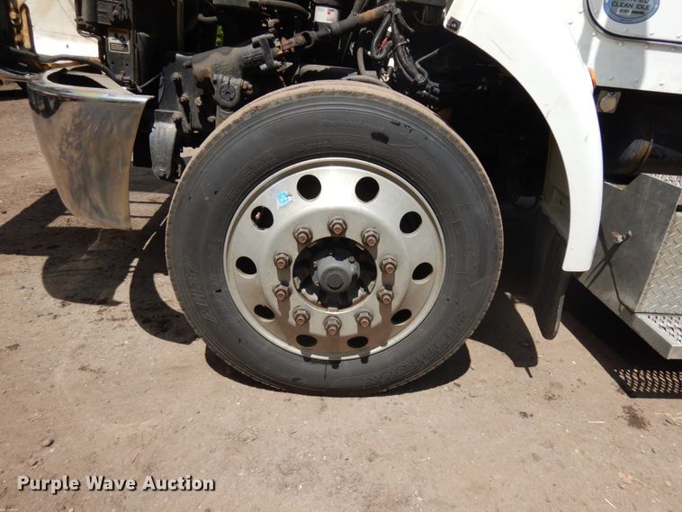 image for item IT9414 2014 Peterbilt 337  rollback truck