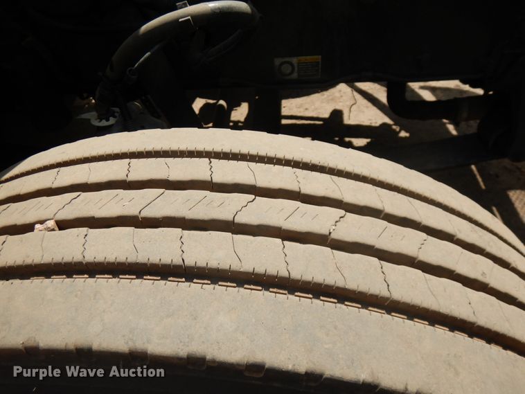 image for item IT9414 2014 Peterbilt 337  rollback truck