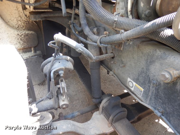 image for item IT9414 2014 Peterbilt 337  rollback truck