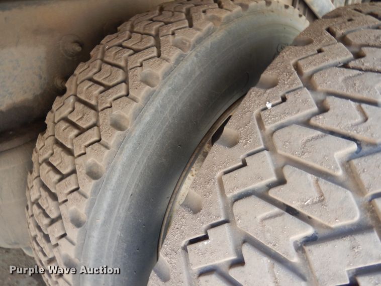 image for item IT9414 2014 Peterbilt 337  rollback truck