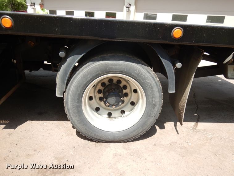 image for item IT9414 2014 Peterbilt 337  rollback truck