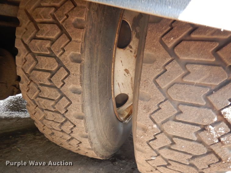 image for item IT9414 2014 Peterbilt 337  rollback truck