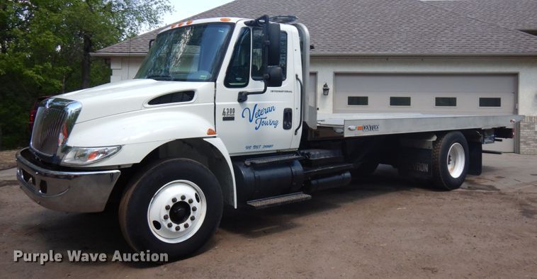 image for item IT9415 2007 International 4300  rollback truck