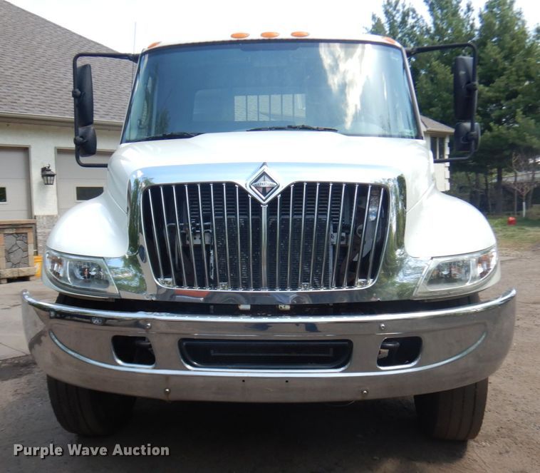 image for item IT9415 2007 International 4300  rollback truck