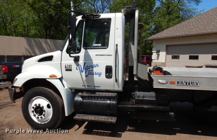 image for item IT9415 2007 International 4300  rollback truck