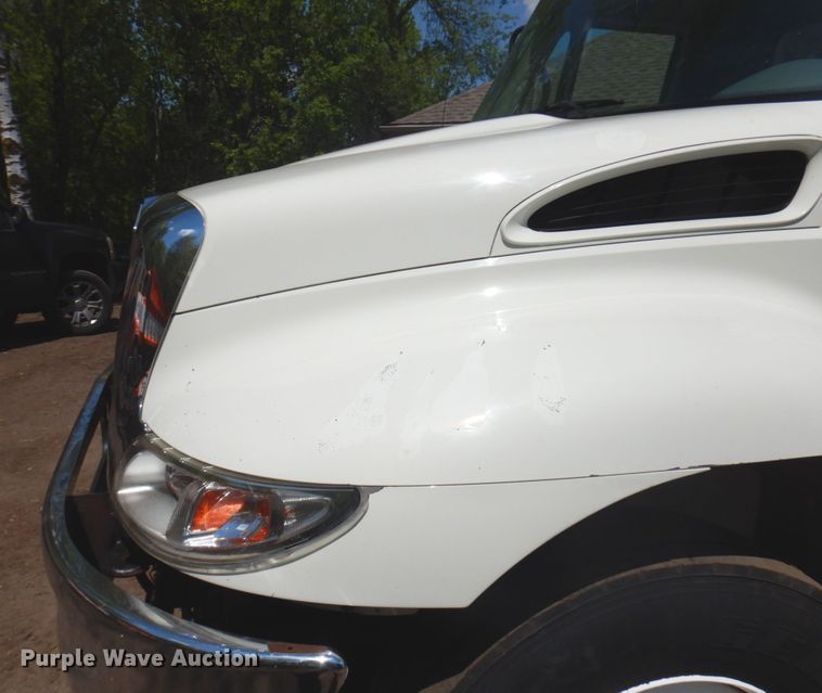 image for item IT9415 2007 International 4300  rollback truck