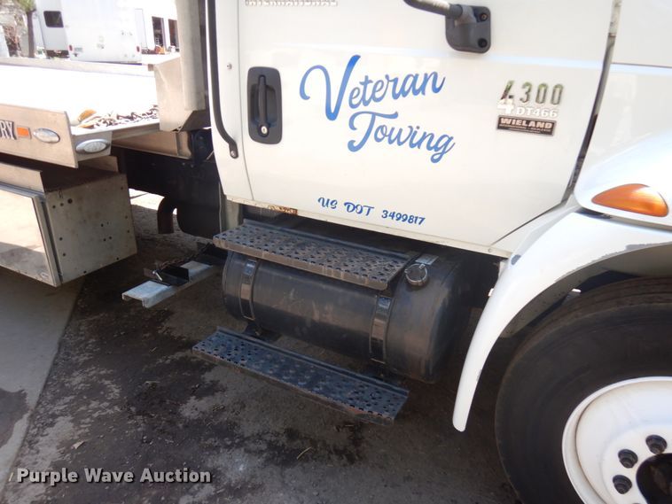 image for item IT9415 2007 International 4300  rollback truck