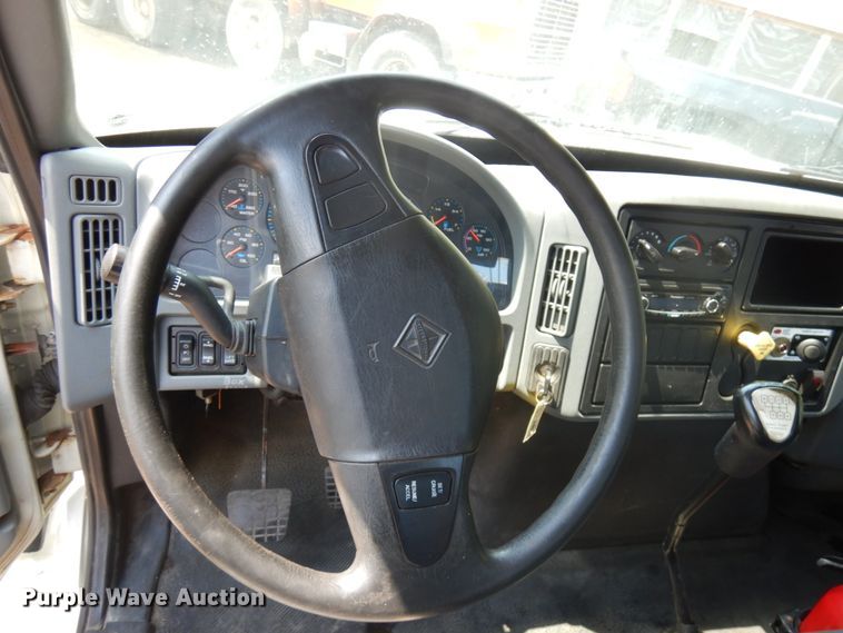 image for item IT9415 2007 International 4300  rollback truck